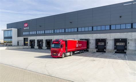 WAREHOUSING IN THE MAASVLAKTE .